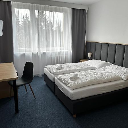 Horsky Hotel Jelenovska S Bazenem V Cene Валашске-Клобоуки Экстерьер фото