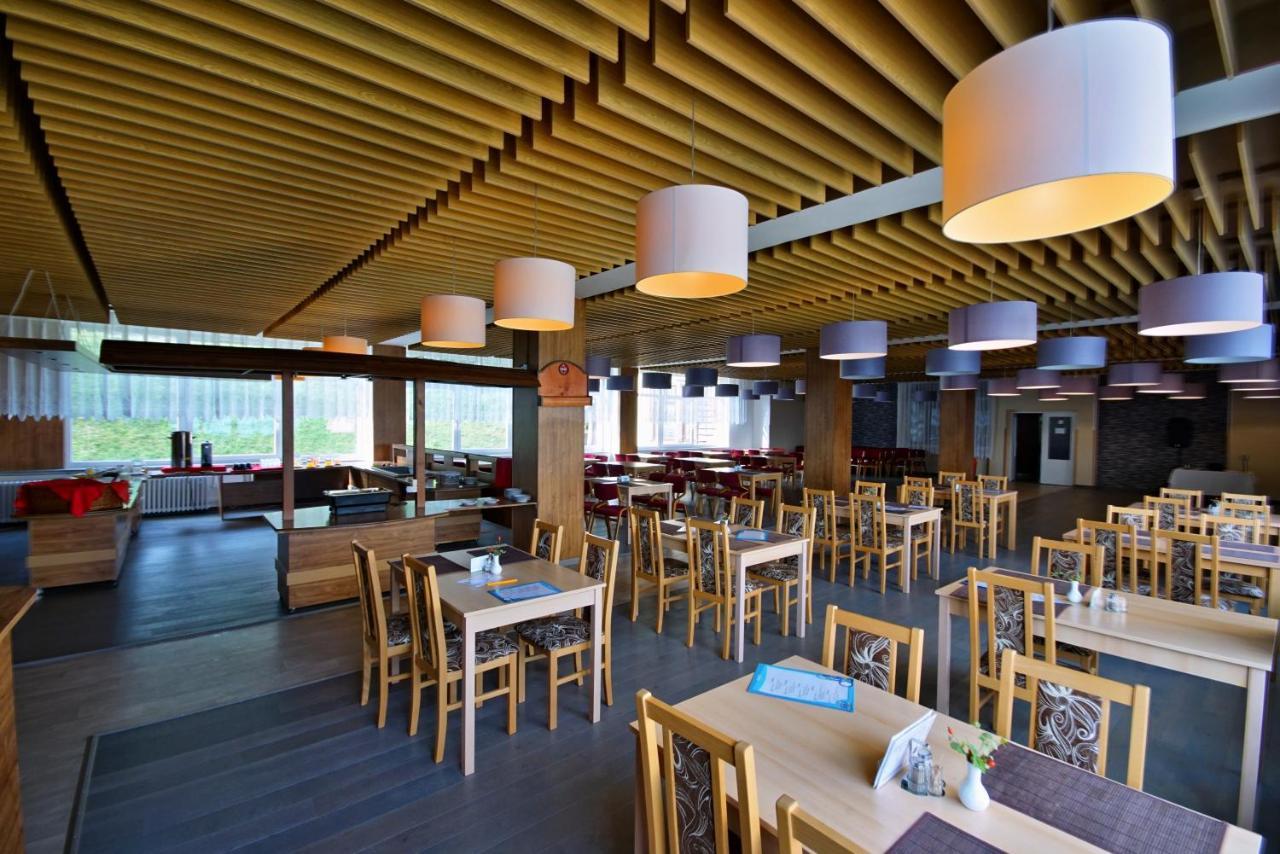 Horsky Hotel Jelenovska S Bazenem V Cene Валашске-Клобоуки Экстерьер фото