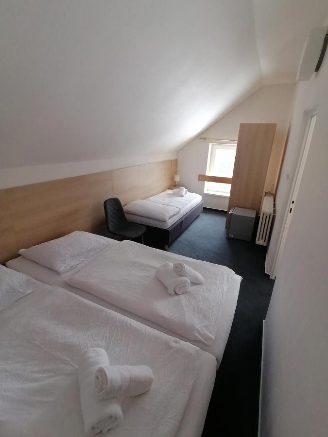 Horsky Hotel Jelenovska S Bazenem V Cene Валашске-Клобоуки Экстерьер фото