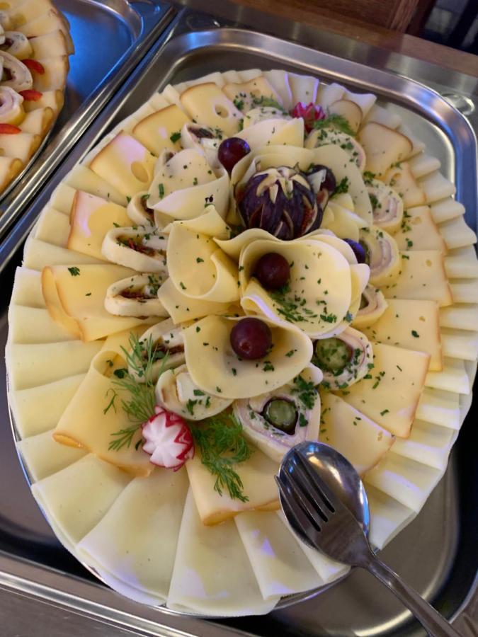 Horsky Hotel Jelenovska S Bazenem V Cene Валашске-Клобоуки Экстерьер фото