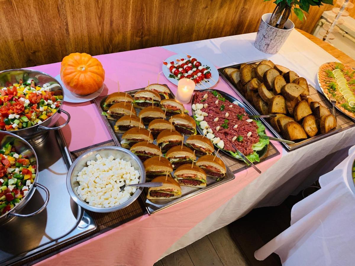 Horsky Hotel Jelenovska S Bazenem V Cene Валашске-Клобоуки Экстерьер фото