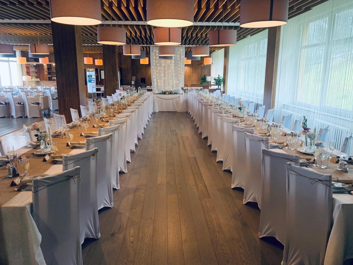Horsky Hotel Jelenovska S Bazenem V Cene Валашске-Клобоуки Экстерьер фото