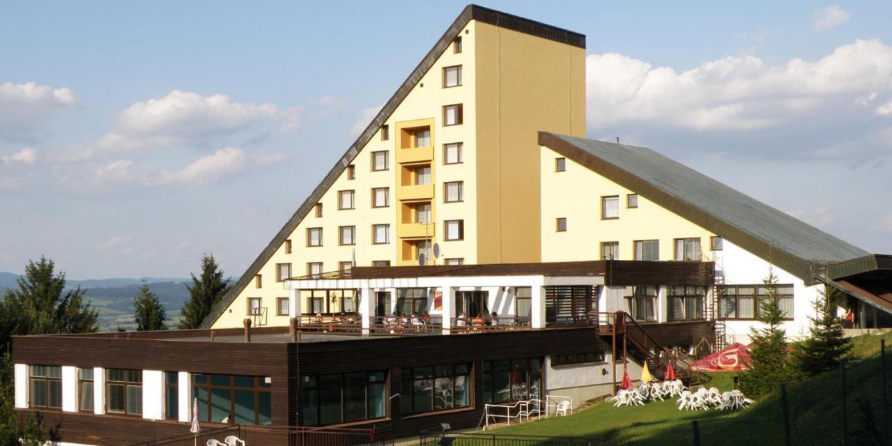 Horsky Hotel Jelenovska S Bazenem V Cene Валашске-Клобоуки Экстерьер фото